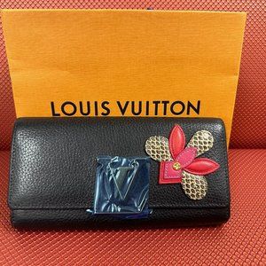 LOUIS VUITTON BLACK TAURILLON LEATHER CAPUCINES WALLET